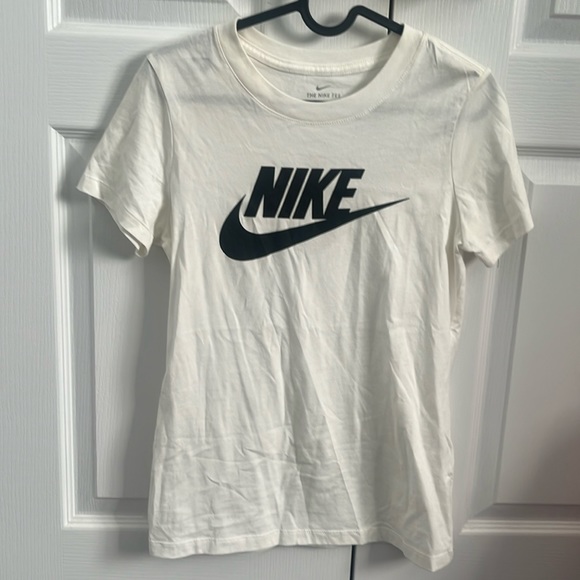 Nike Sportswear Women's Essential Futura Icon T Shirt - Picture 3 of 3